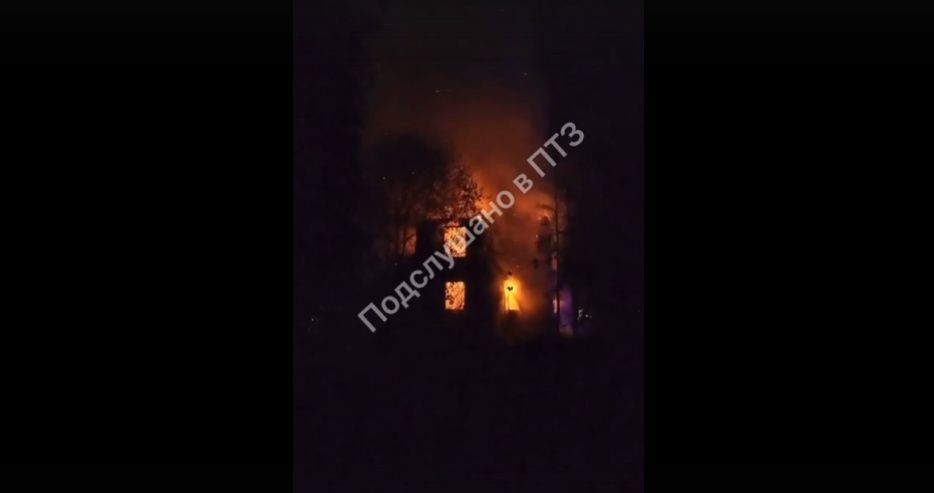 В Петрозаводске произошел пожар в расселенном доме, соседний с которым сгорел в сентябре