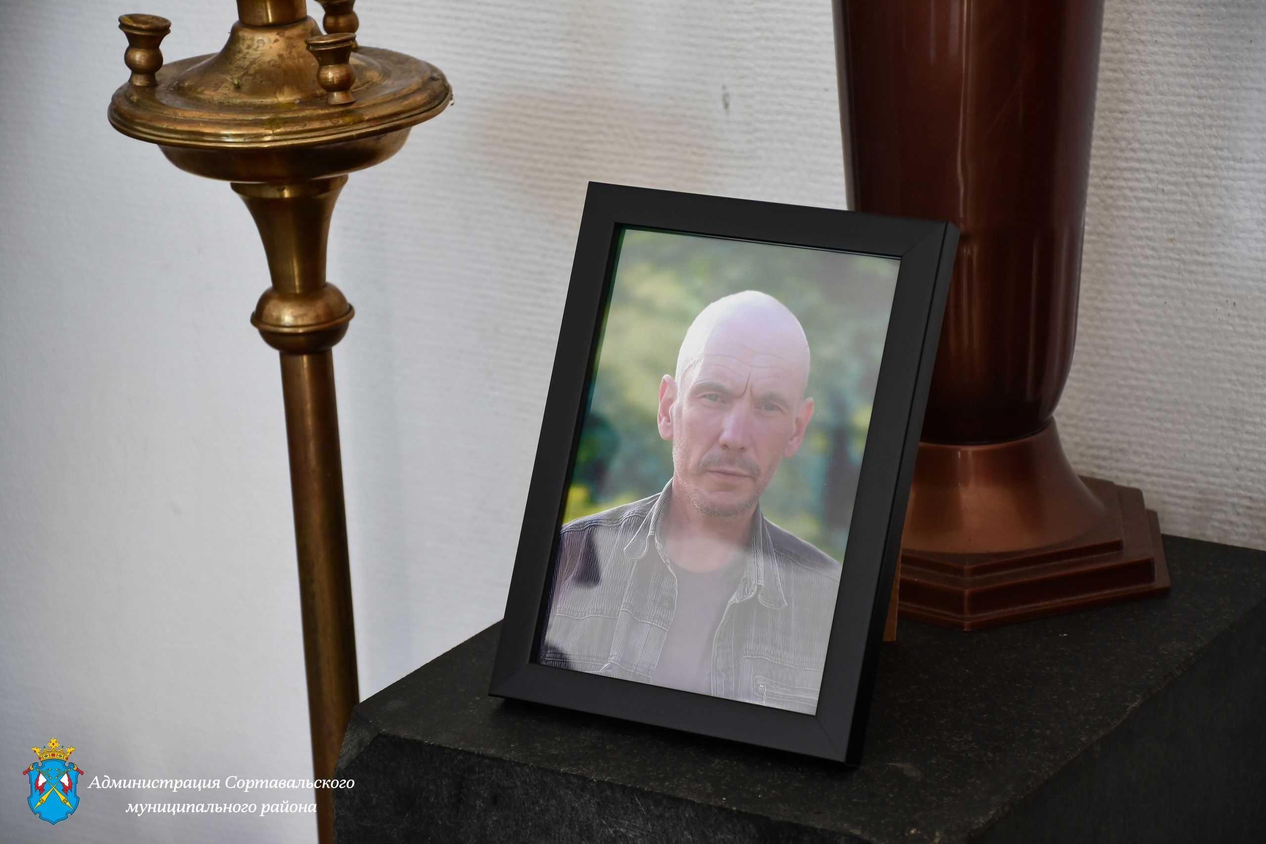 В городе Сортавала с почестями похоронили погибшего на СВО Дениса Крылова