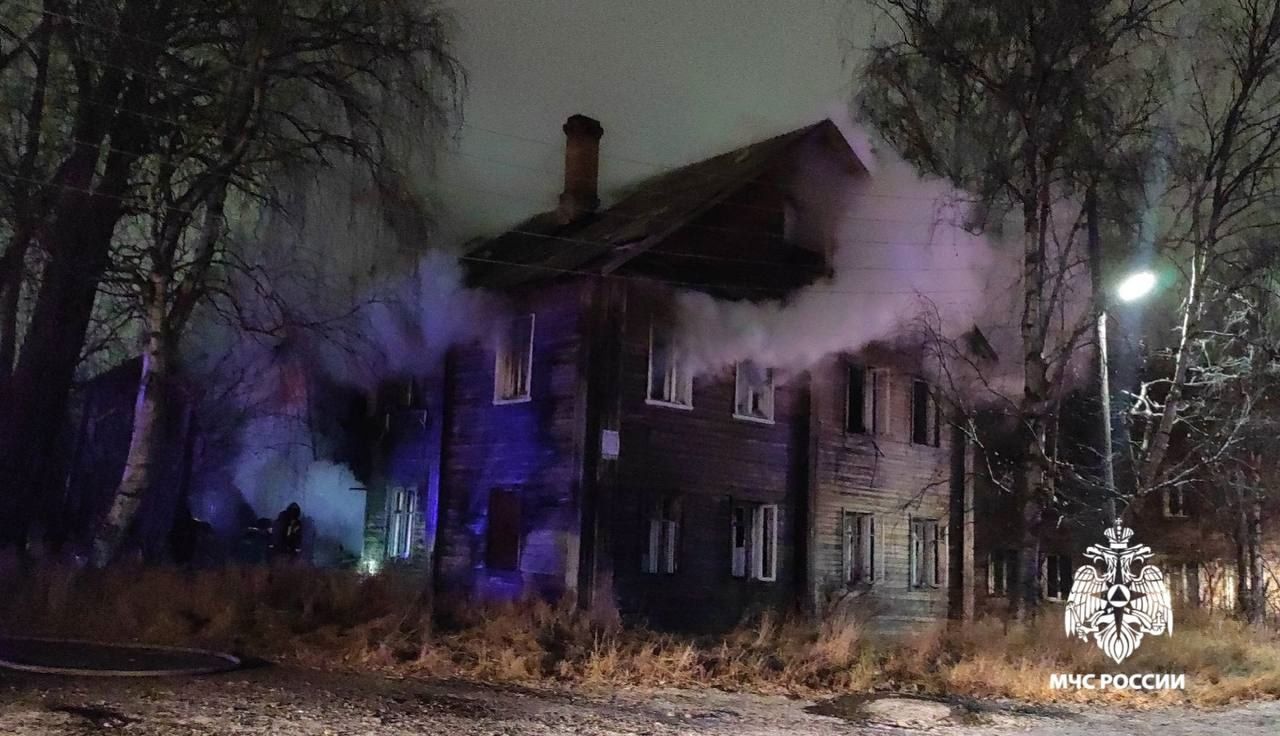 В Петрозаводске произошел очередной пожар в заброшенном доме