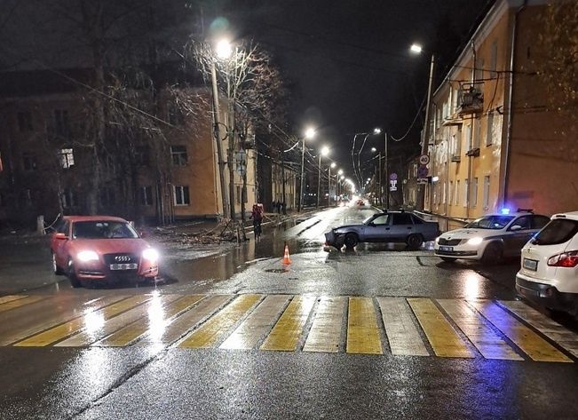 41-летняя женщина пострадала в столкновении двух иномарок в Петрозаводске