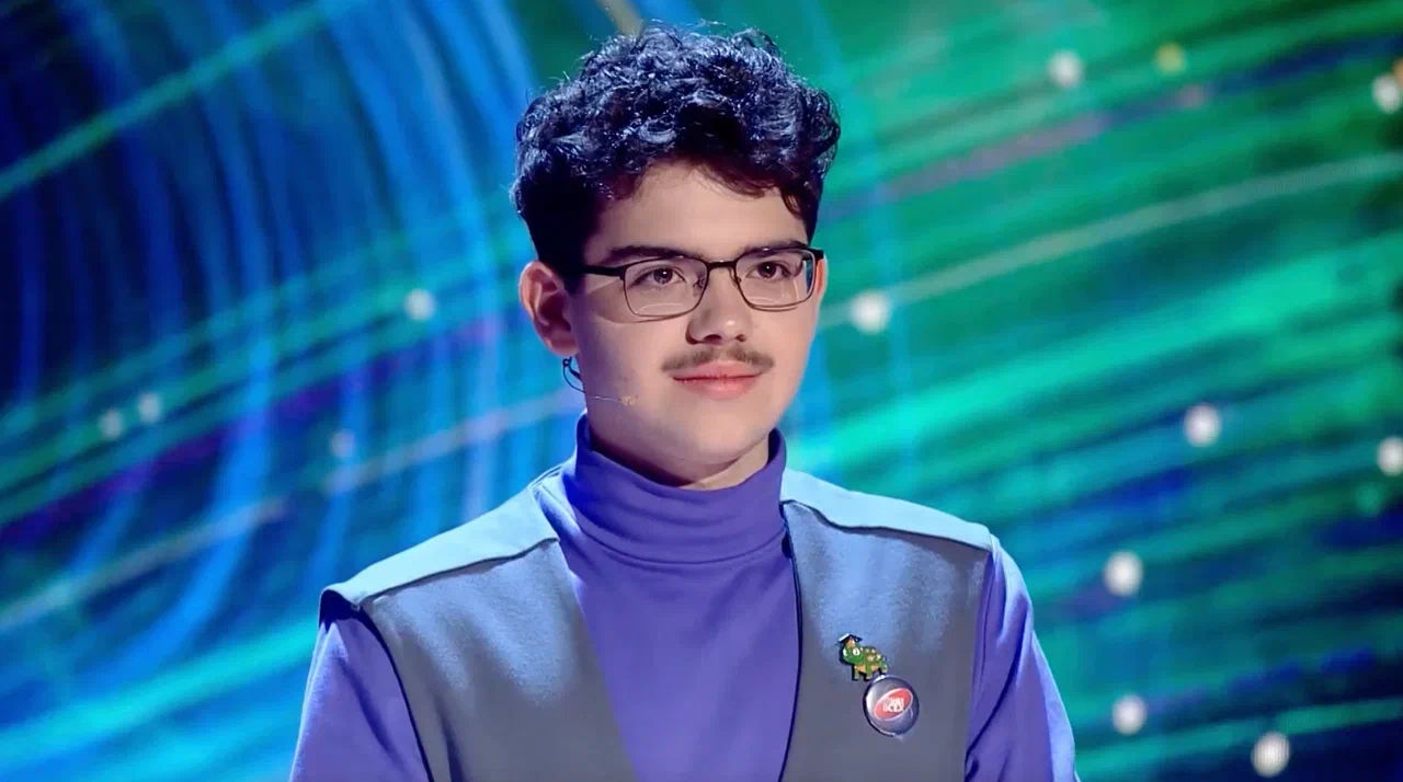 Школьник из Карелии вернулся взять реванш в интеллектуальном шоу «Умнее всех» с Тиной Канделаки