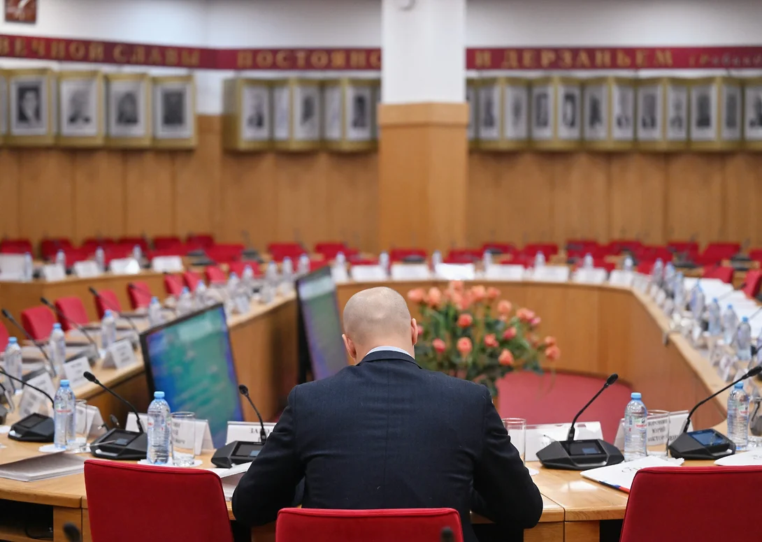 В России в 2025 году планируют сократить 10 процентов чиновников