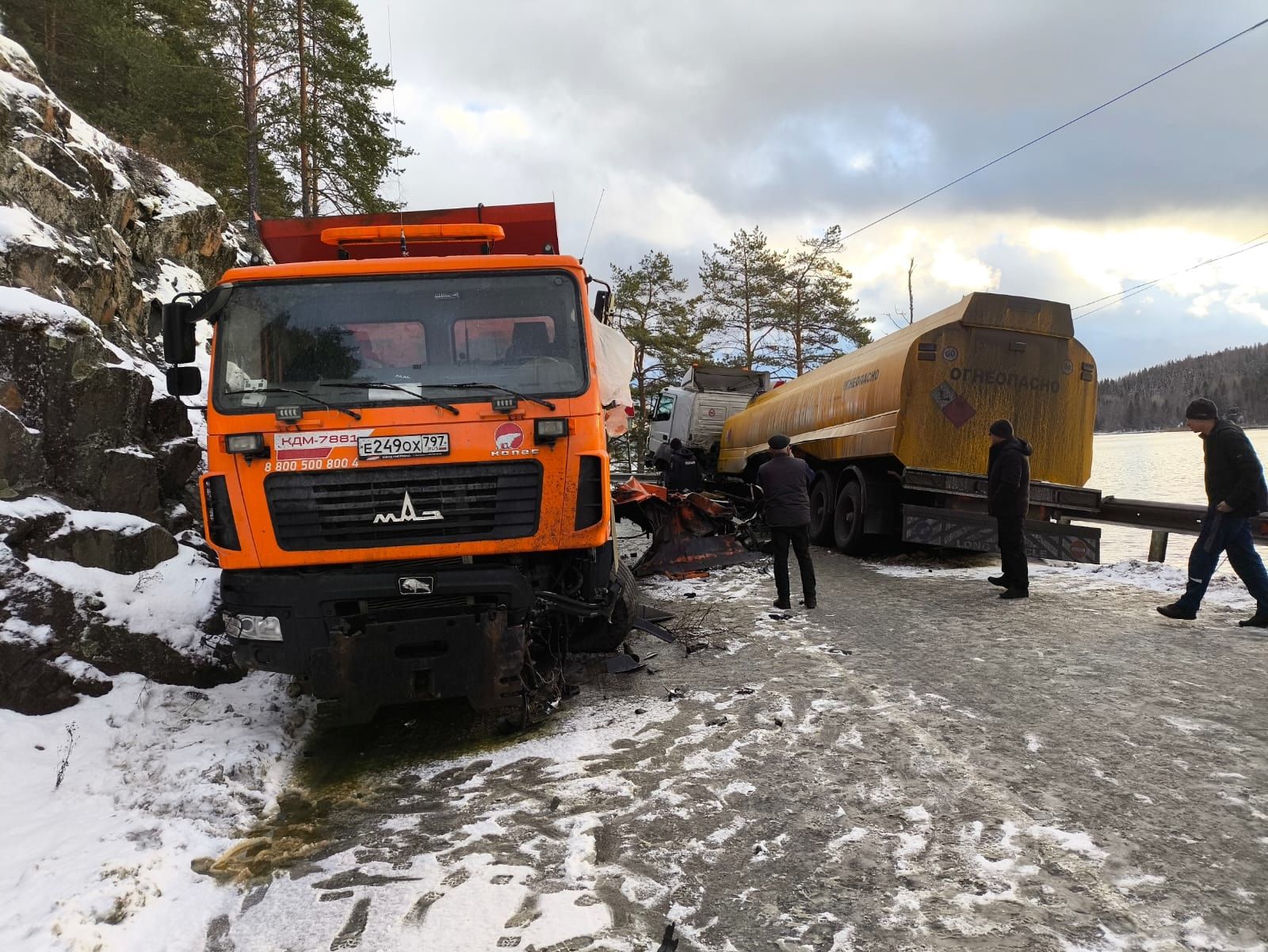 Под городом Сортавала столкнулись КамАЗ и бензовоз