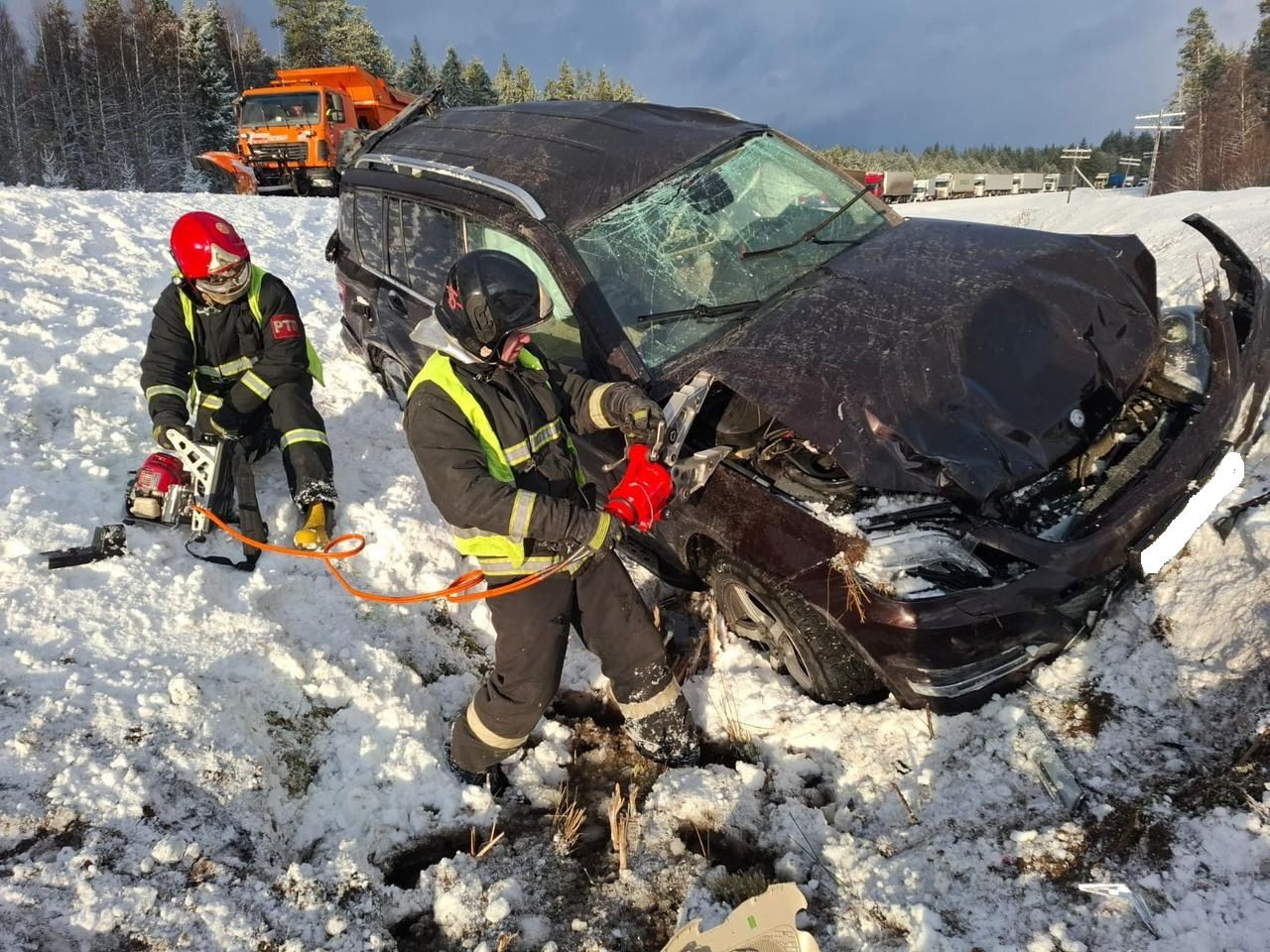 Появились фото и подробности ДТП с фурой и внедорожником на трассе «Кола» в Карелии