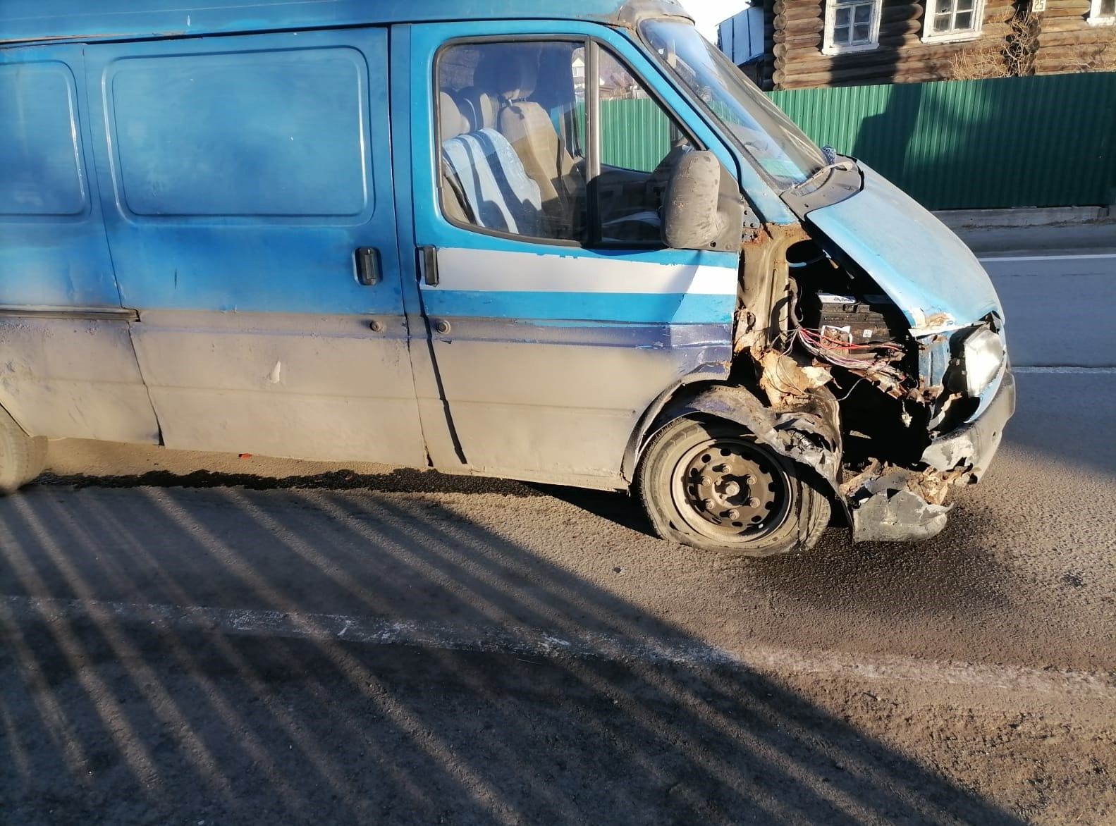 В Карелии прицеп по инерции совершил наезд на мужчину, который монтировал забор