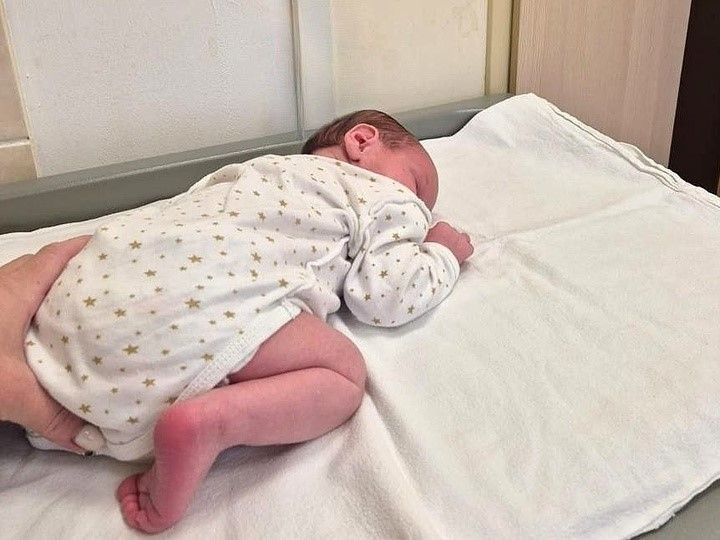 Спасенного младенца из города Сортавала выписали из роддома