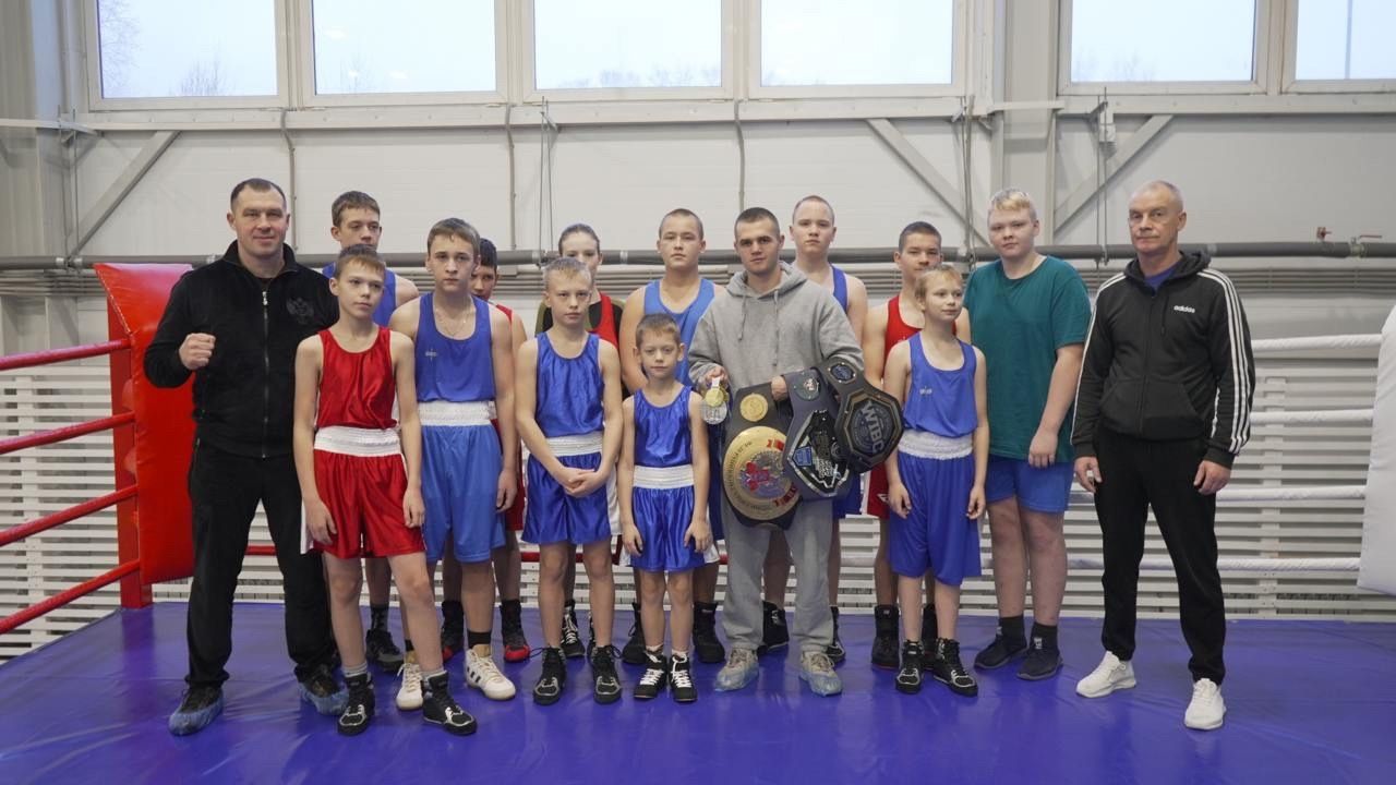 Чемпион России по боксу провел мастер-классы в десяти городах Карелии