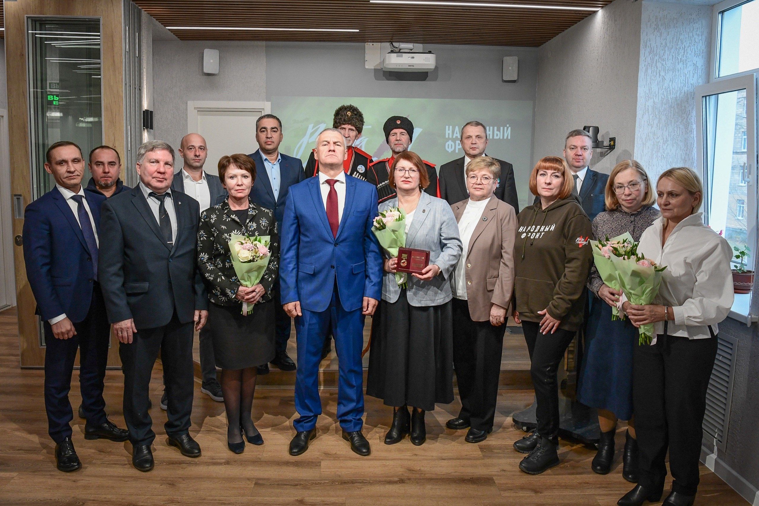 В Доме дружбы народов в Петрозаводске наградили тех, кто помогает СВО