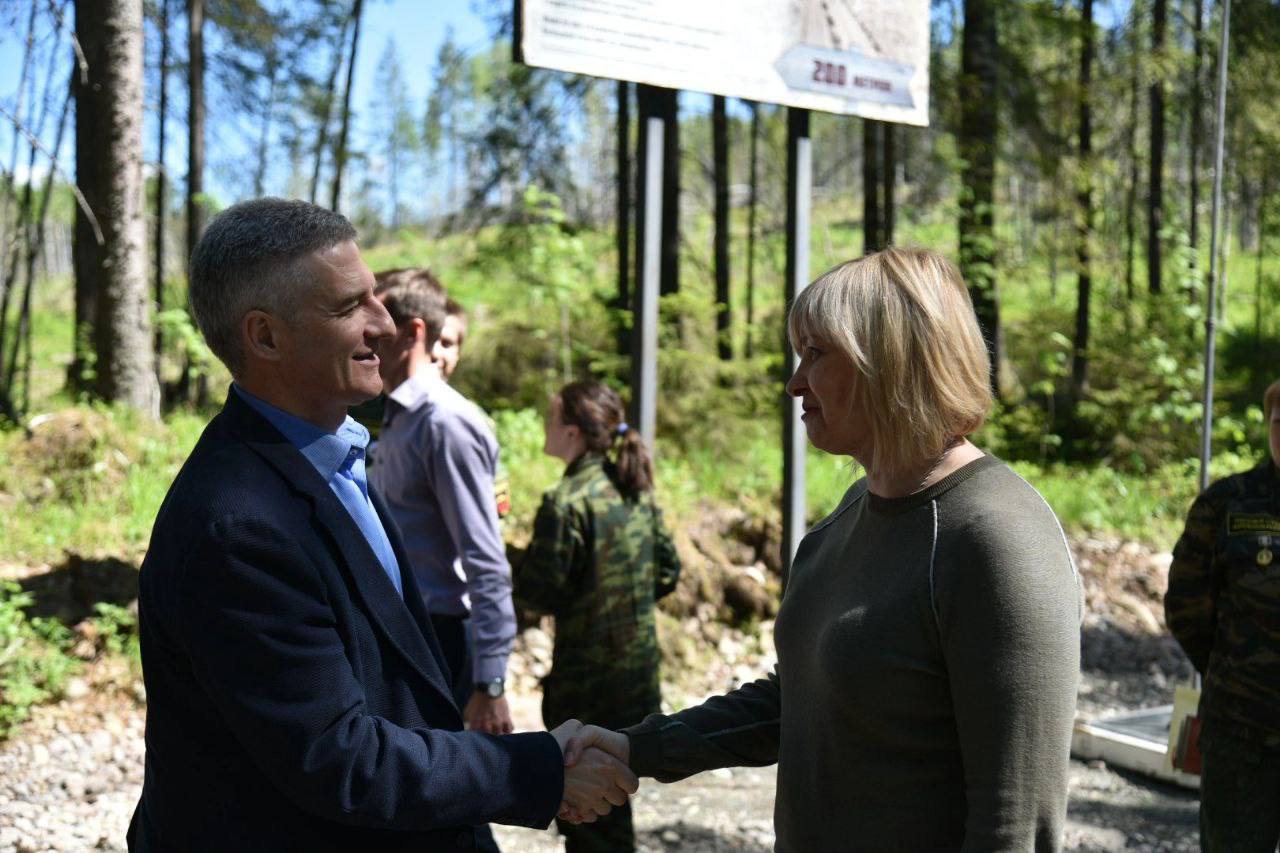 С получением госнаграды главу Карелии поздравила секретарь Поискового движения России