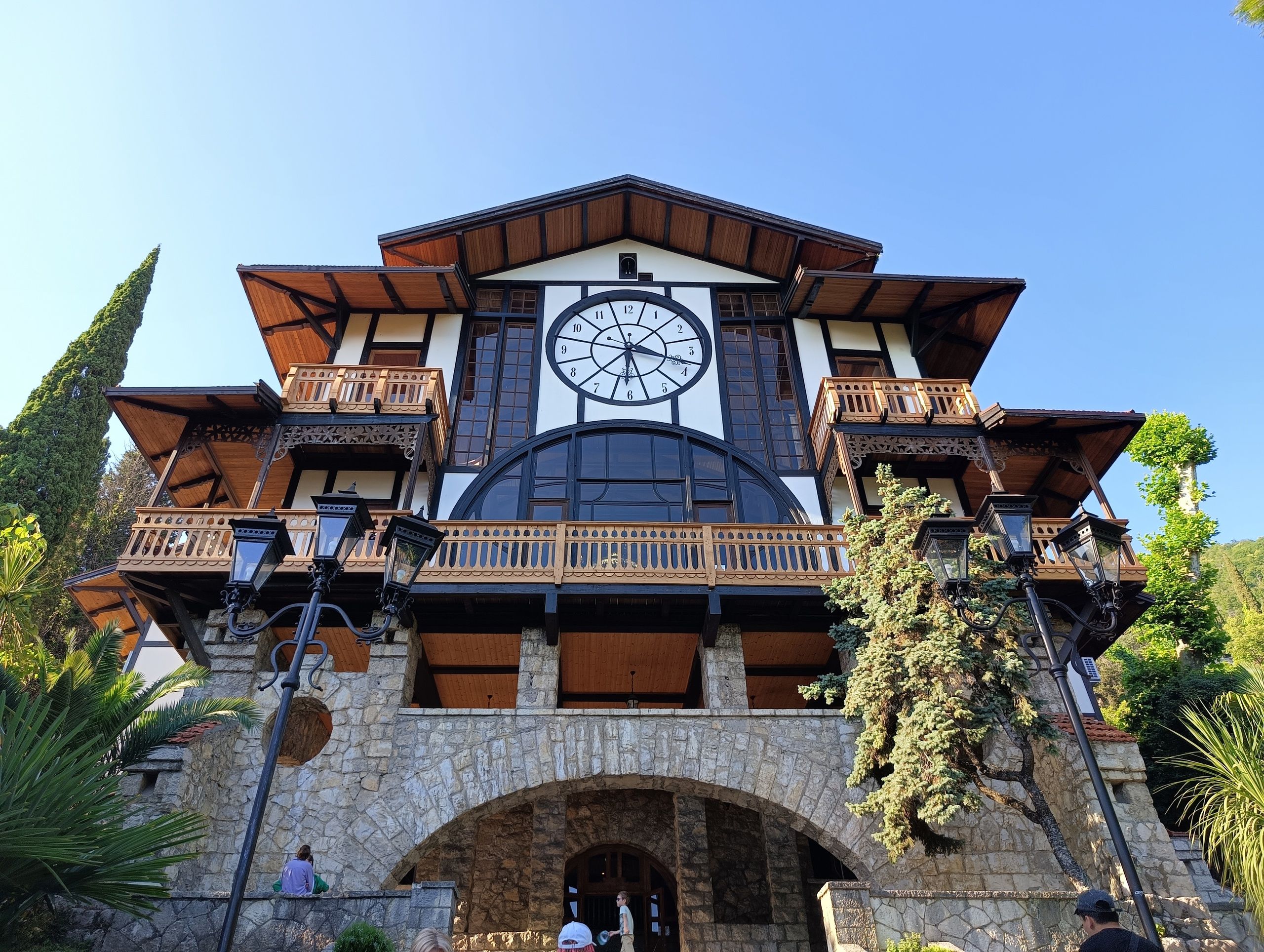 Президент Абхазии Аслан Бжания по требованию протестующих подал в отставку