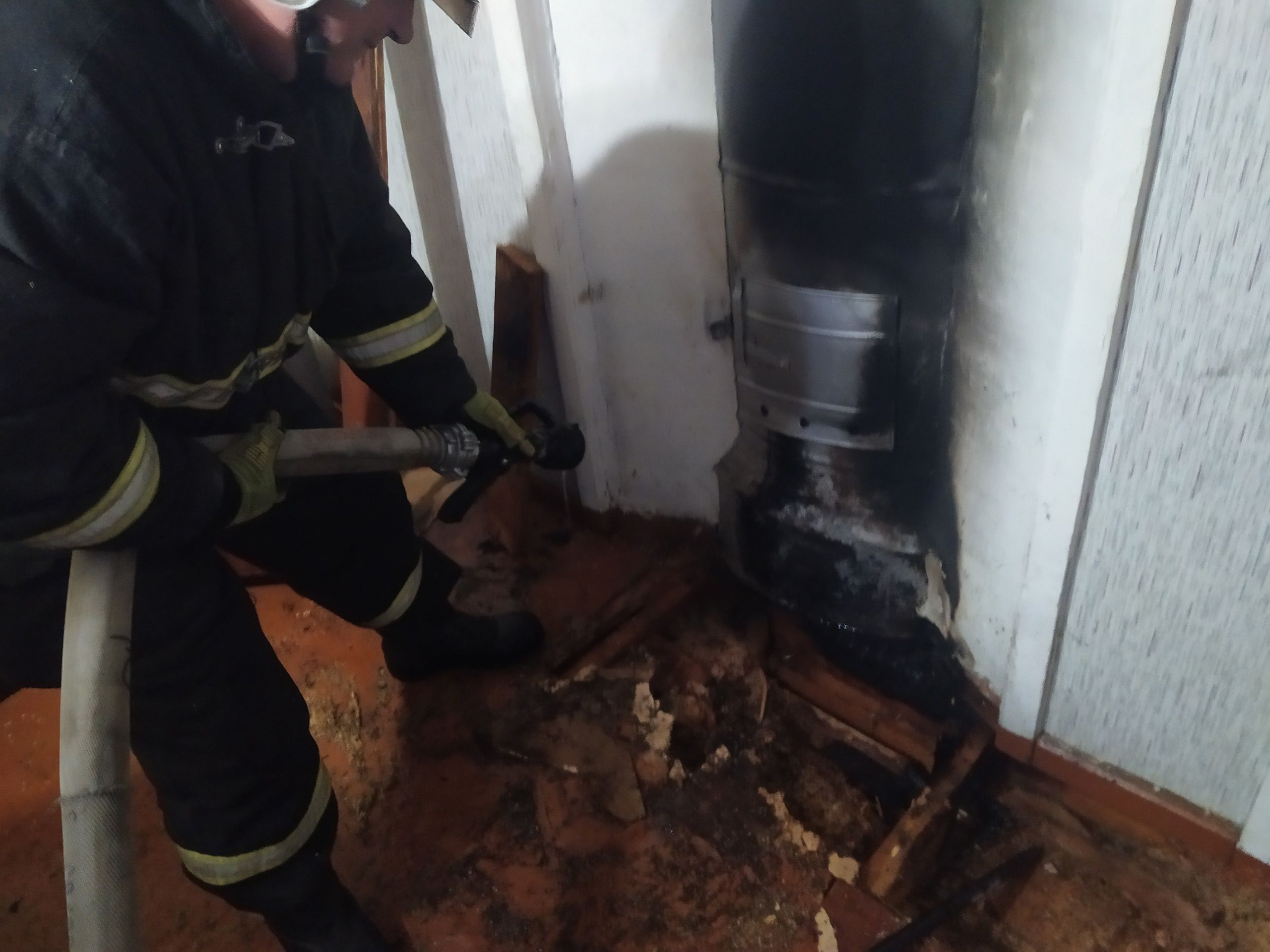 В карельском поселке произошел пожар в четырехквартирном жилом доме