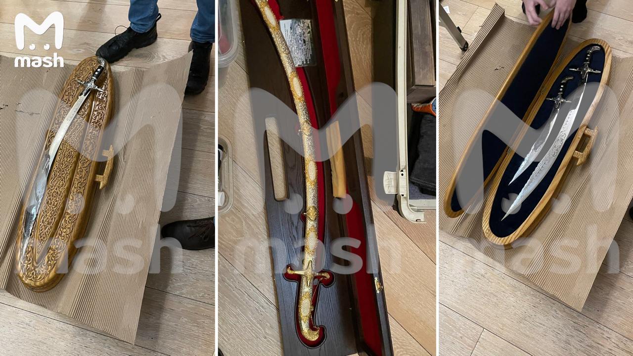 Ятаганы, сабля, багги, дорогие часы. Что нашли во время обысков у экс-мэра Петрозаводска Владимира Любарского