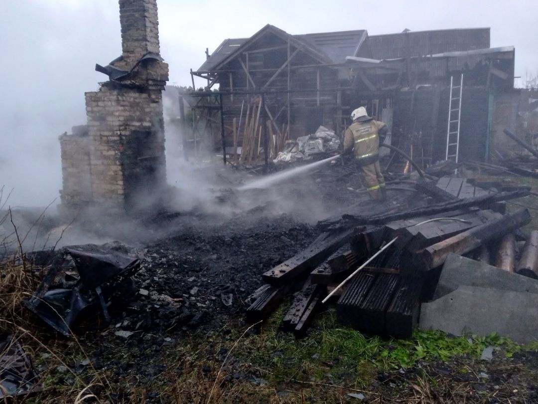 Дачный дом полностью сгорел в Прионежском районе