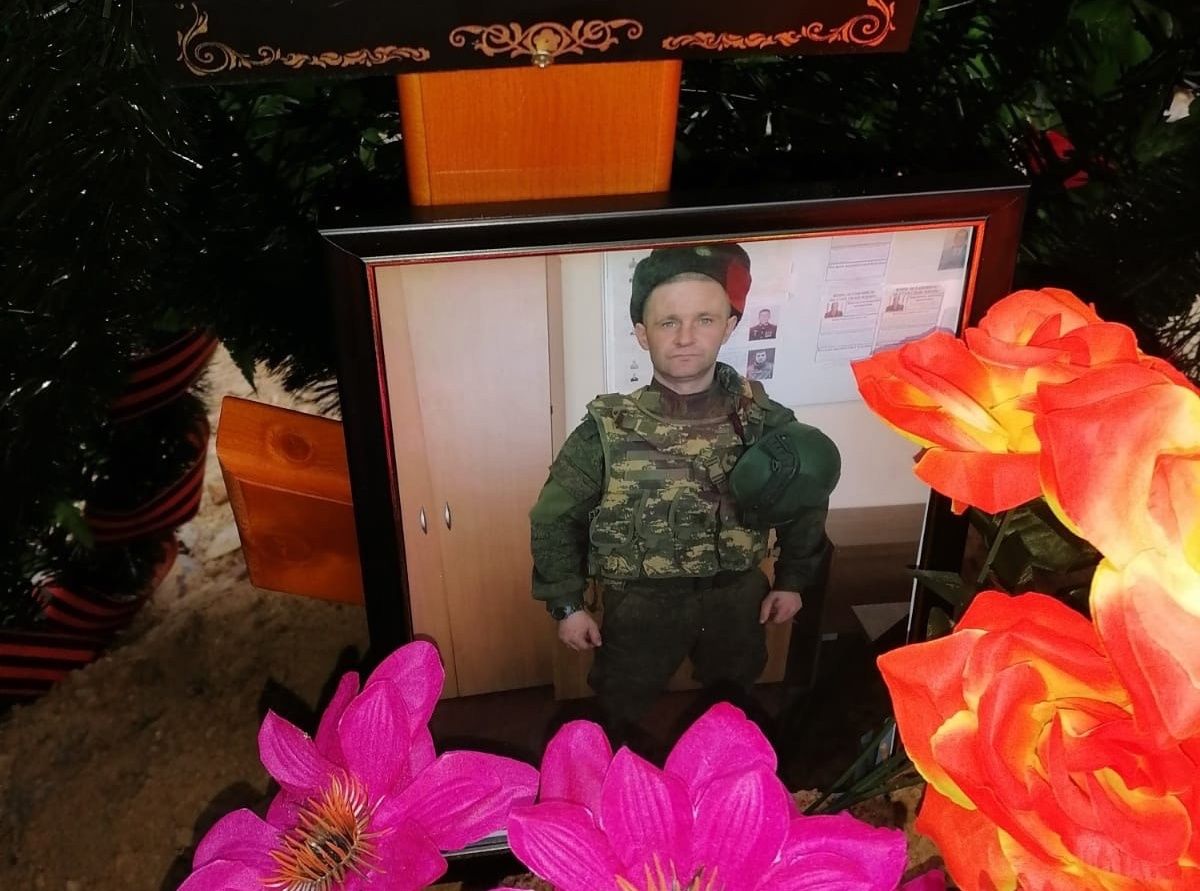 В Олонецком районе простились с добровольцем Александром Ропотиным, погибшим на СВО