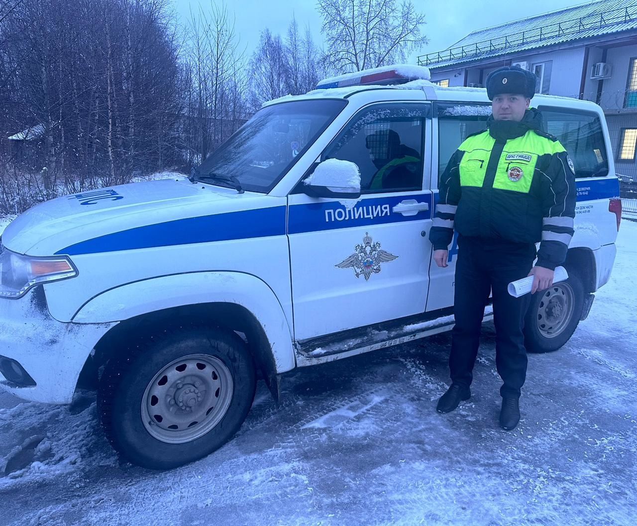 Полицейские Карелии помогли в беде 87-летнему мужчине и девушке-водителю