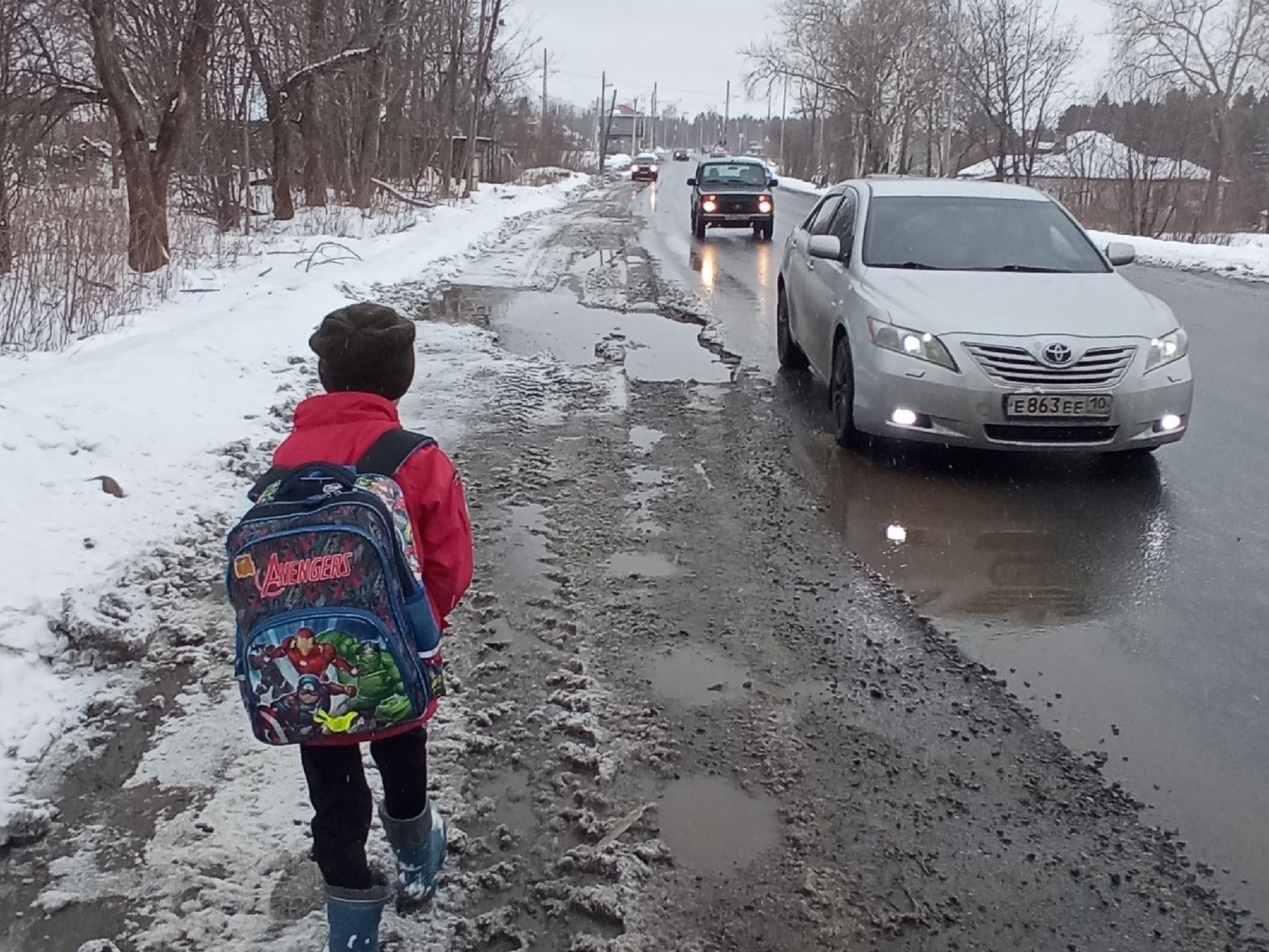 Петрозаводская мэрия 7 лет не может обустроить тротуары в нескольких районах города