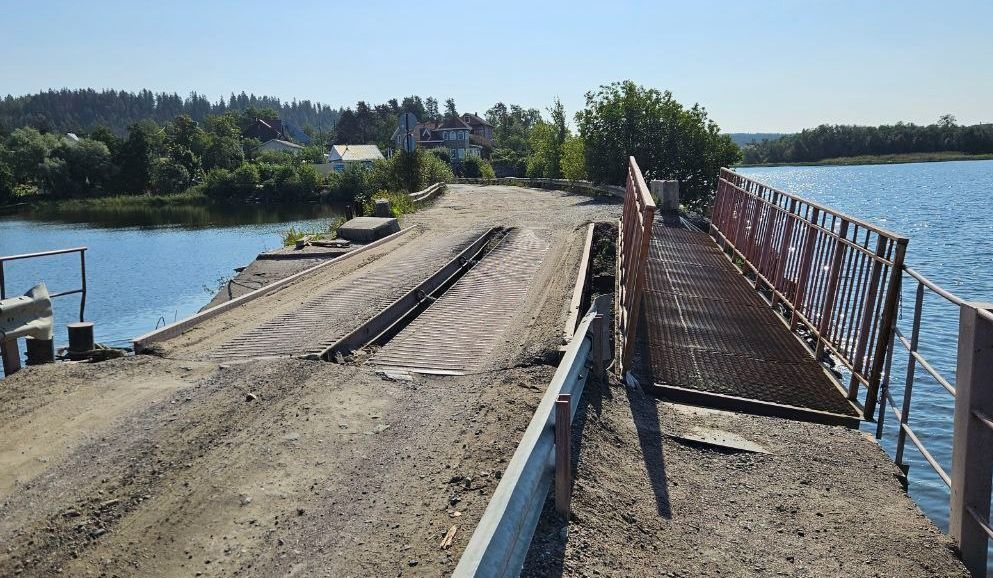 Важнейший мост в городе Сортавала накренился и стал опасен для машин и пешеходов