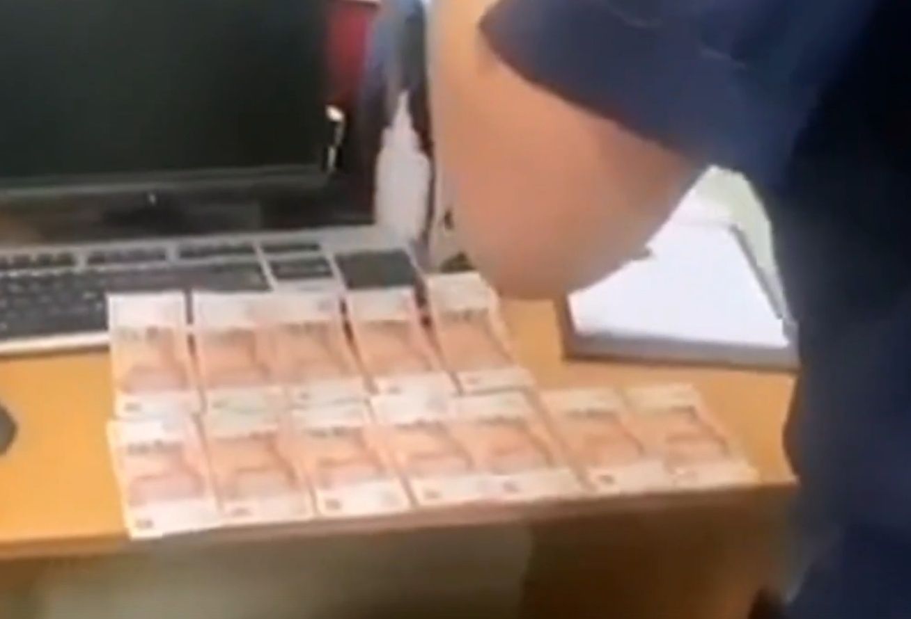 Жителя Карелии осудили за попытку дать взятку полицейскому