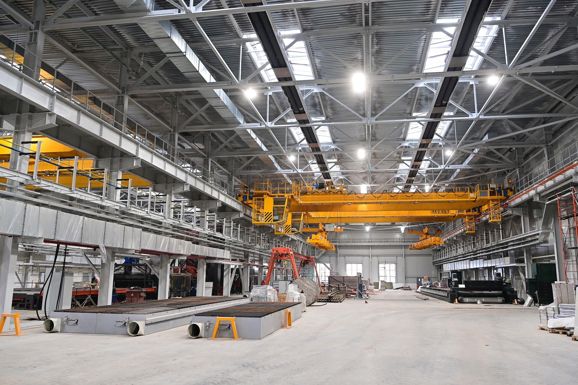 Н️а Онежском судостроительно-судоремонтном заводе завершается монтаж оборудования.