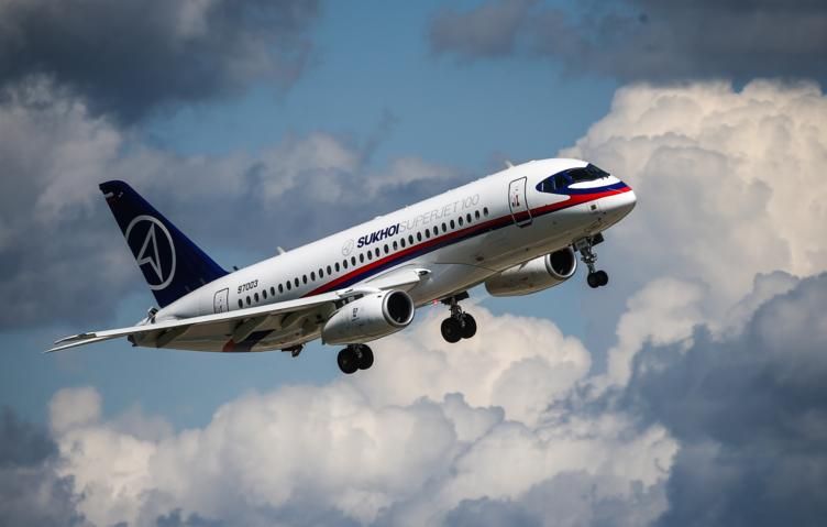 Третий за неделю «Суперджет» авиакомпании «Азимут» сломался во время рейса