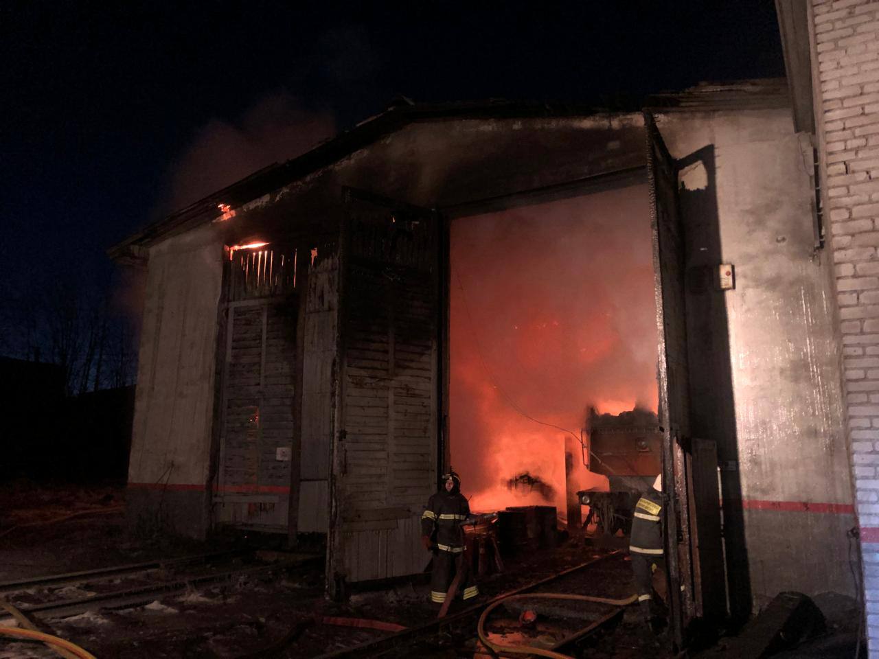 Прокуратура начала проверку по факту пожара в ангаре на севере Карелии