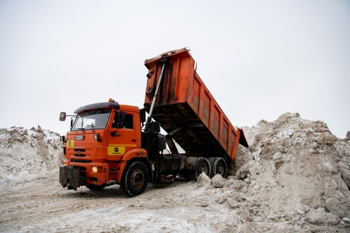 За ночь с улиц Петрозаводска вывезли 200 тонн снега