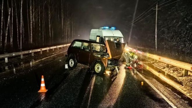 На трассе «Кола» столкнулись легковой автомобиль и автобус