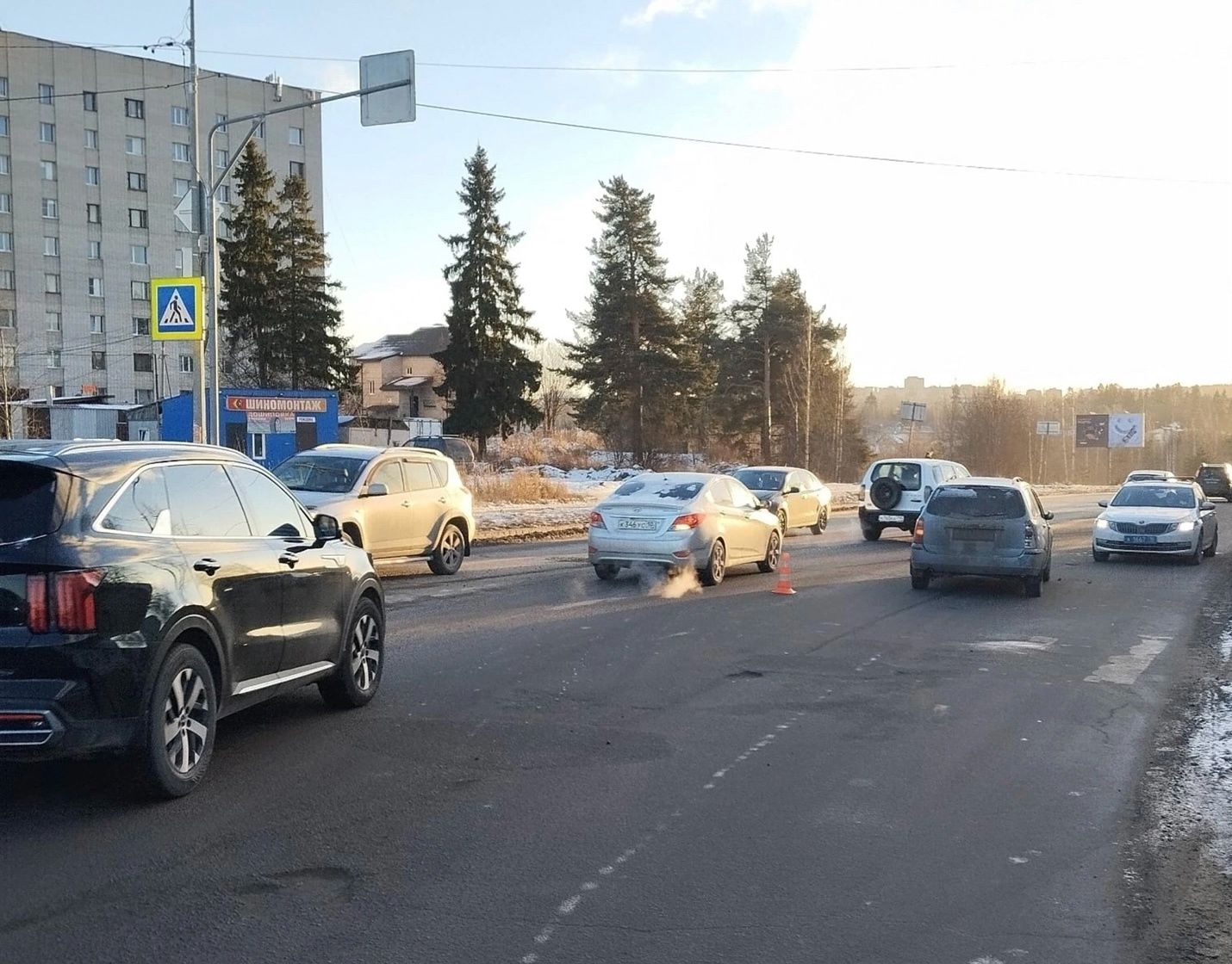 В Петрозаводске водитель на пешеходном переходе сбил мужчину и восьмилетнюю девочку