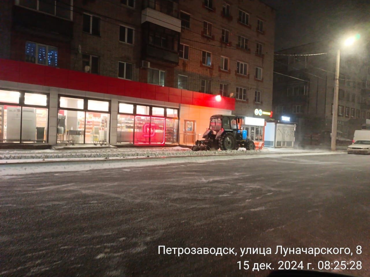 «Техника работает, много переметов». Мэрия ответила на критику по уборке города от снега