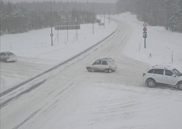 В ГИБДД Карелии предупредили о сложной обстановке на дорогах