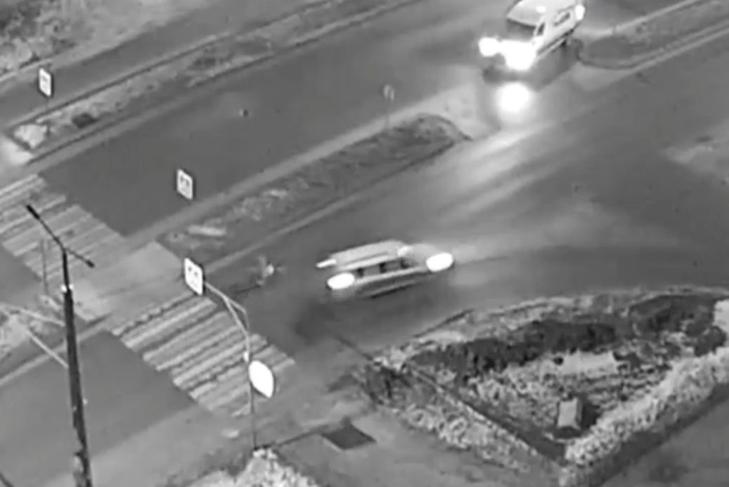 В Петрозаводске автомобиль на высокой скорости сбил людей на пешеходном переходе