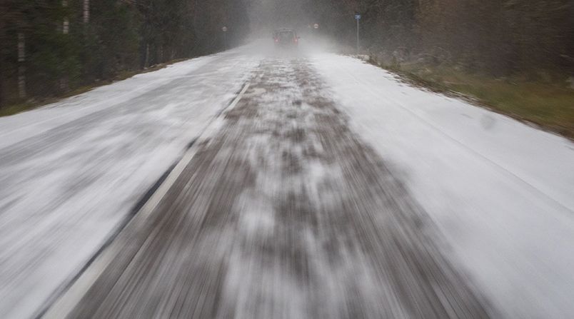 Водителей попросили пока не ездить по трассе «Олонец-Питкяранта-Леппясилта» из-за ее состояния