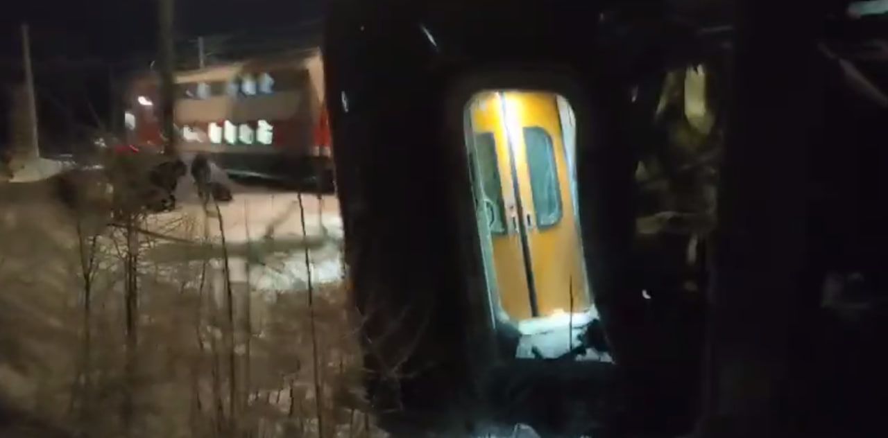 Карелия направила восстановительный поезд к месту ЧП с поездами в Мурманской области