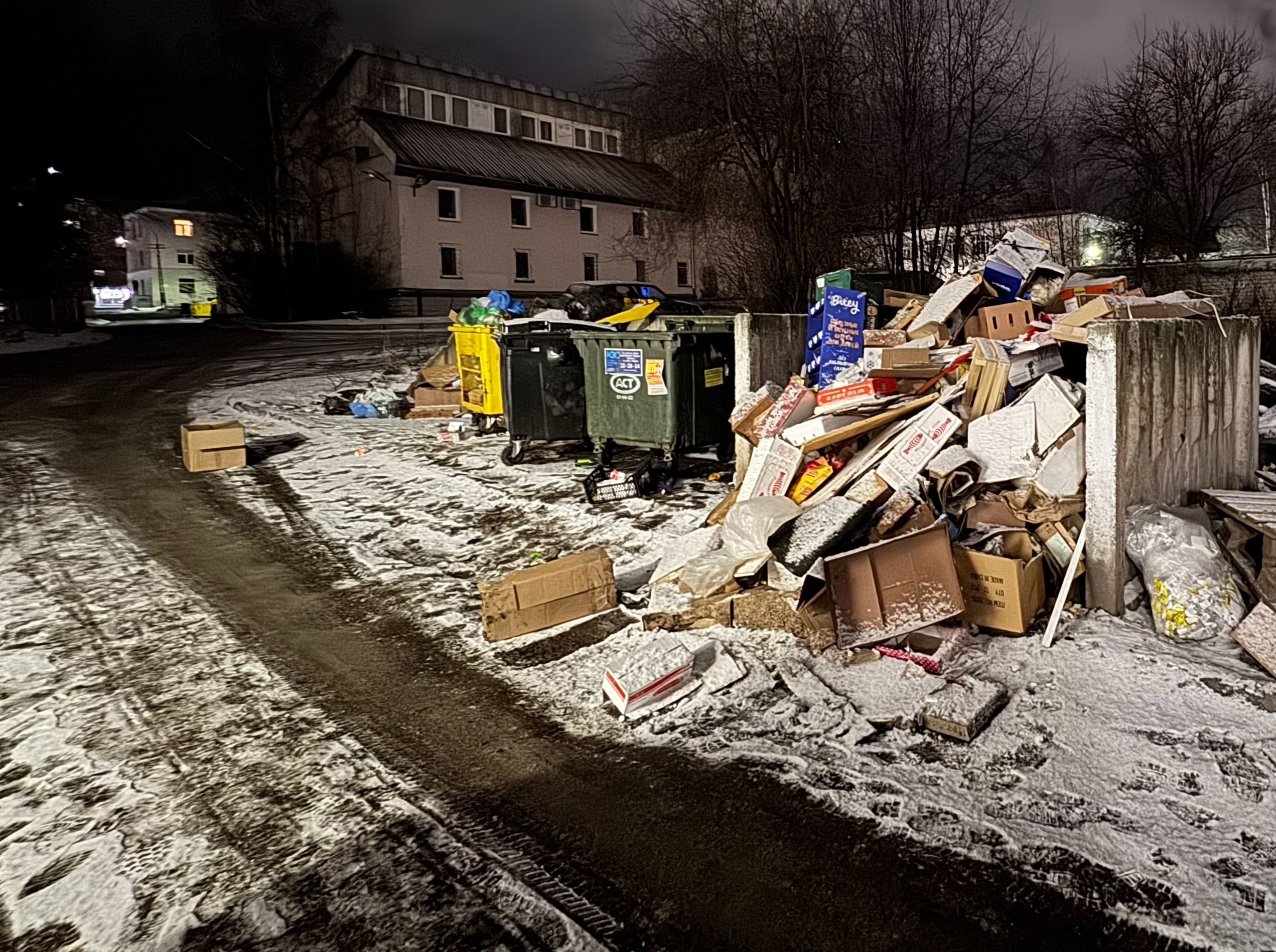 Депутаты против водителей мусоровозов. Мусорный оператор ответил на претензии по плохому вывозу мусора