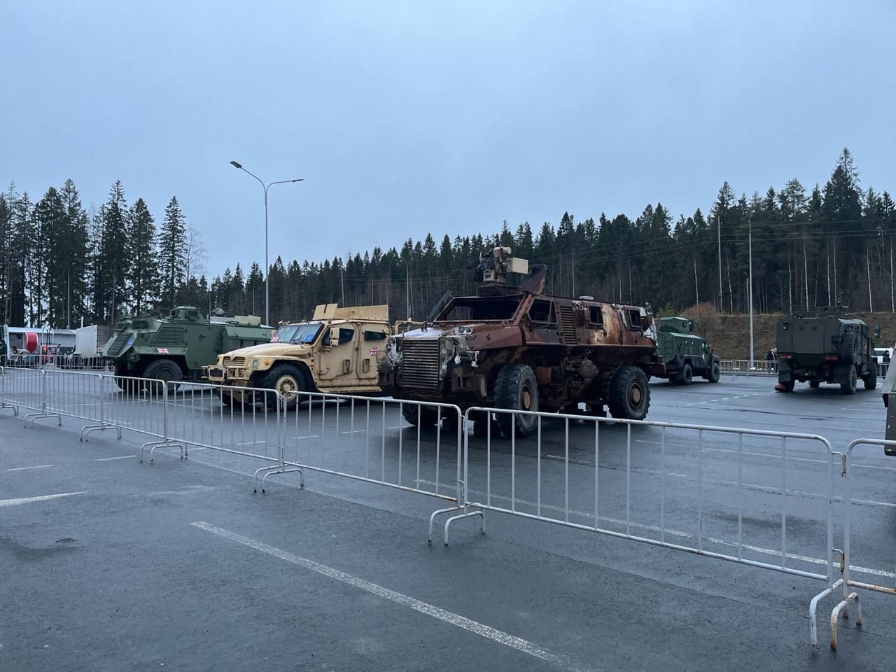 Подбитую военную технику западных стран выставили на обозрение в Петрозаводске