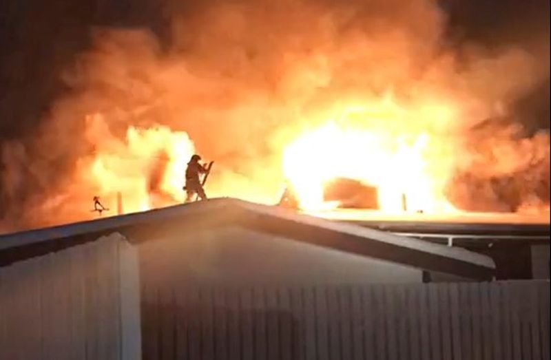 В «Северных просторах» около Петрозаводска горит жилой дом