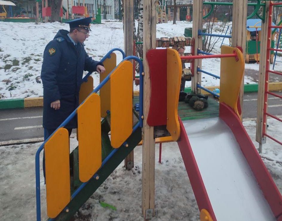 Трехлетний малыш погиб во время прогулки в детском саду в Нижнем Новгороде