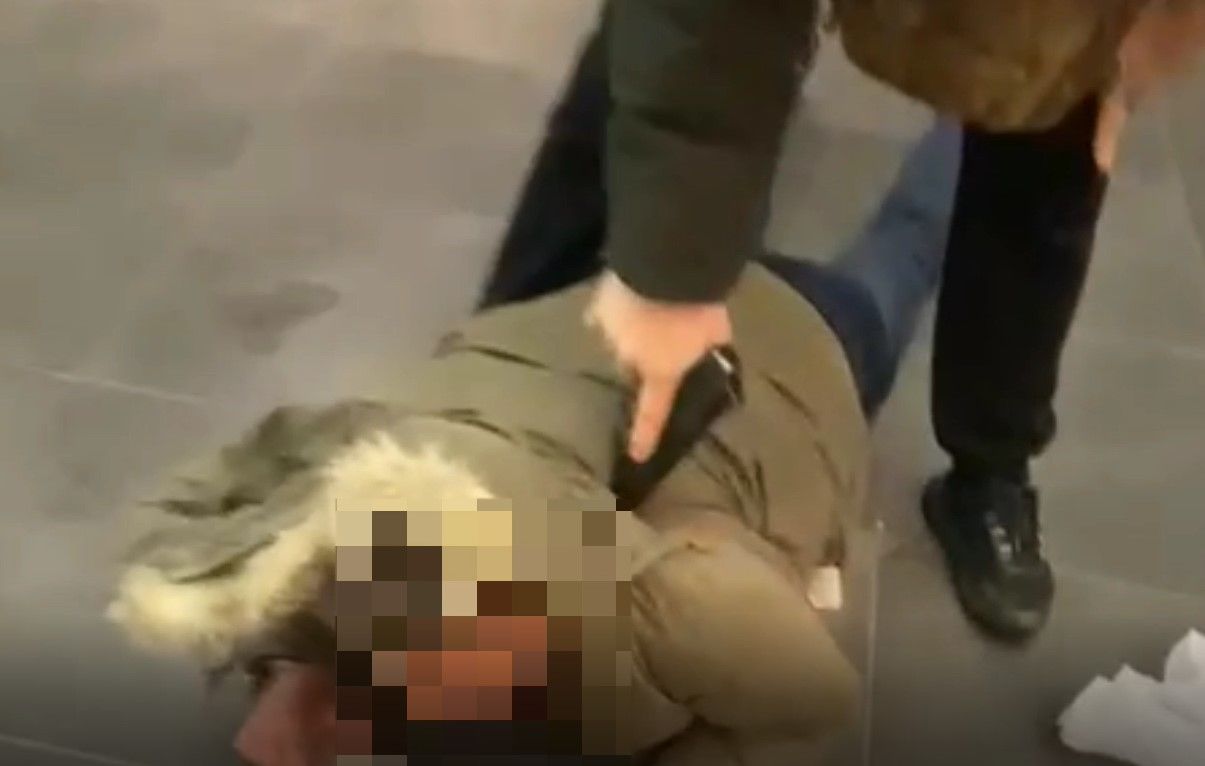 «Какие денежные средства? Это не мое!». Опубликовано видео задержания экс-замдиректора Корпорации развития Карелии Алексея Раумо «Какие денежные средства? Это не мое!». Опубликовано видео задержания экс-замдиректора Корпорации развития Карелии Алексея Раумо
