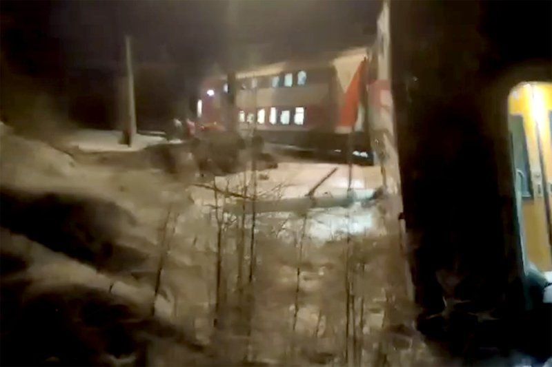 Уголовное дело возбудили после столкновения двух поездов в Мурманской области Уголовное дело возбудили после столкновения двух поездов в Мурманской области