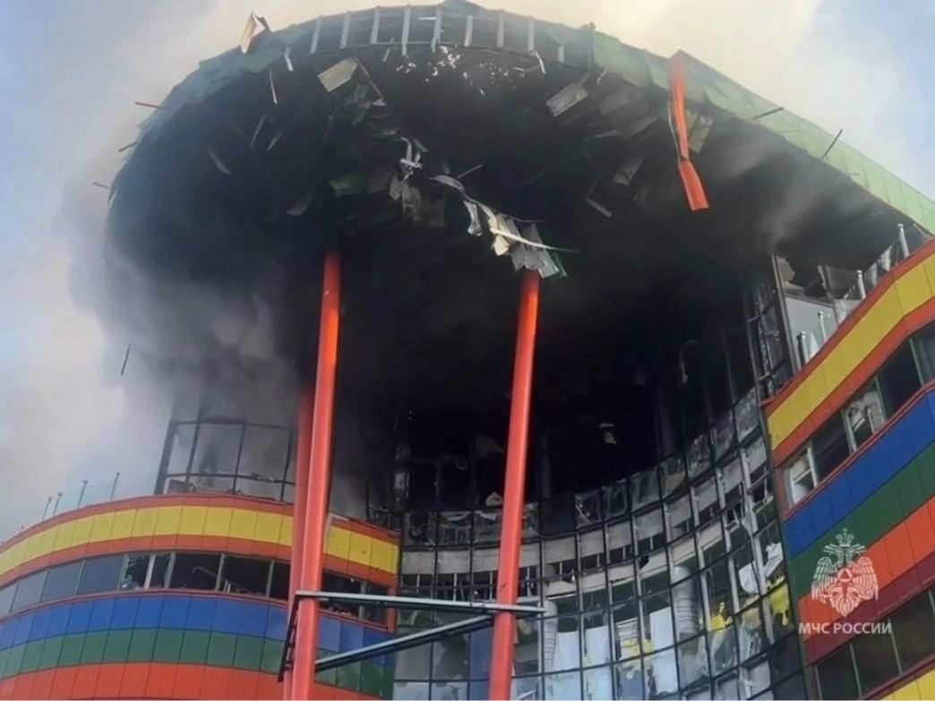 Один человек погиб и девять пострадали при взрыве в российском ТЦ