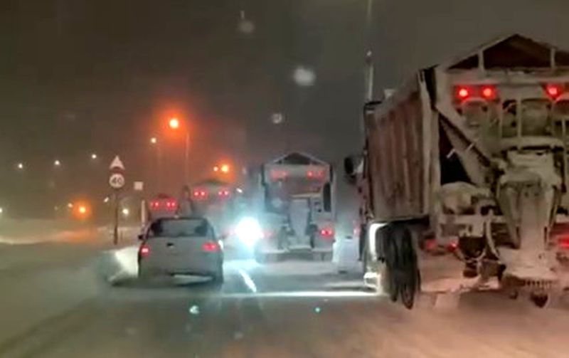 Более 40 единиц техники всю ночь очищали Петрозаводск от снега