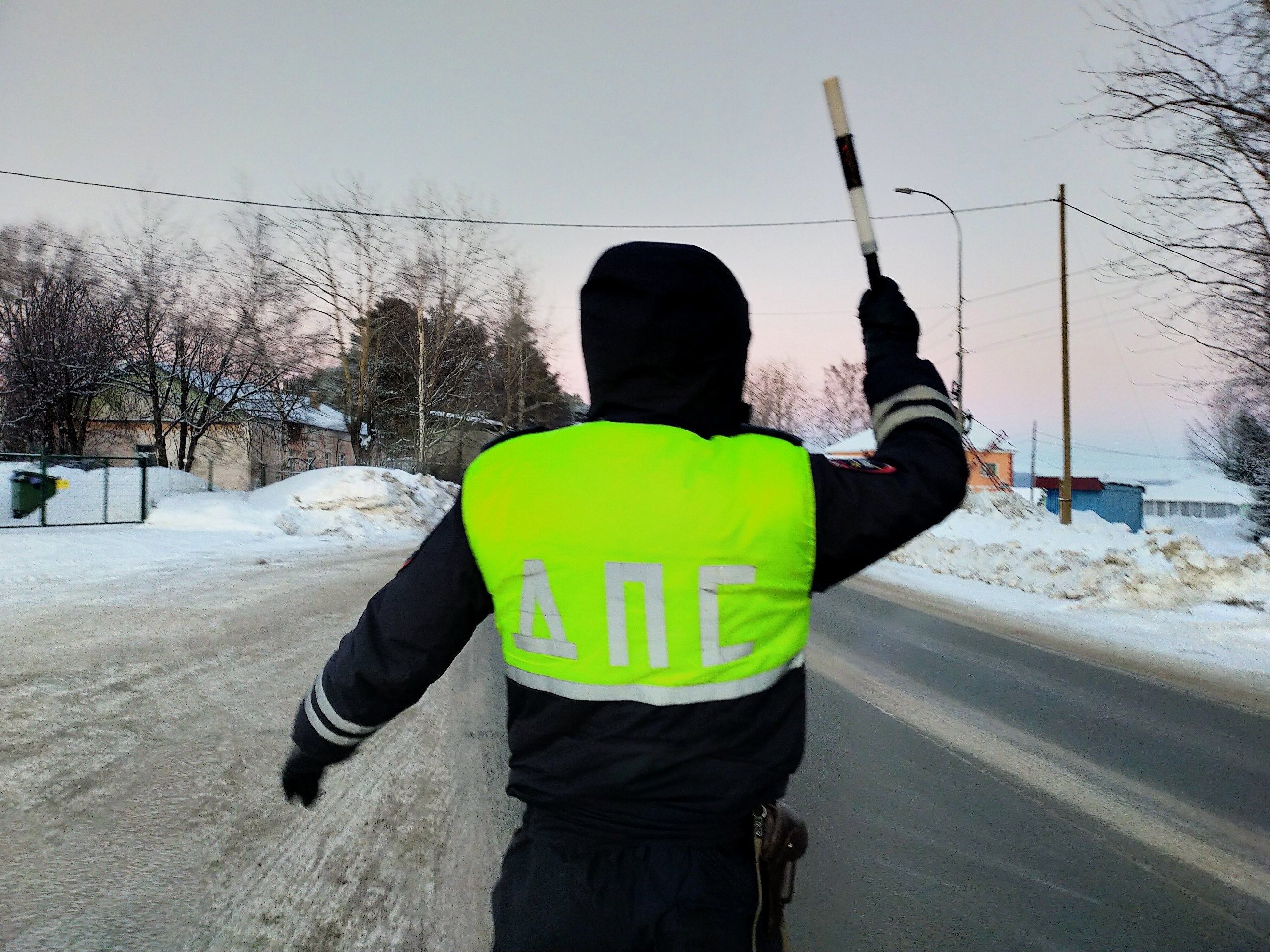 На трассах в Карелии перед праздниками и на каникулах проведут рейды