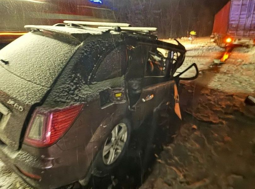 Беременная женщина и мужчина погибли в массовом ДТП в Карелии