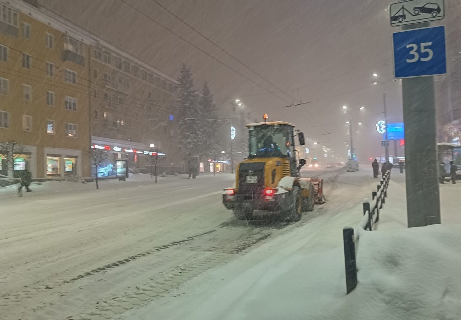 Сильный снегопад обрушился на Петрозаводск