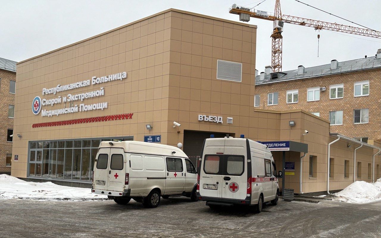 Мужчину, который получил тяжелые ожоги после взрыва газа в Петрозаводске, перевозят в Санкт-Петербург