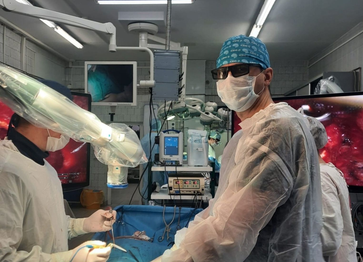 В Карелии впервые провели операцию с использованием 3D-экзоскопа