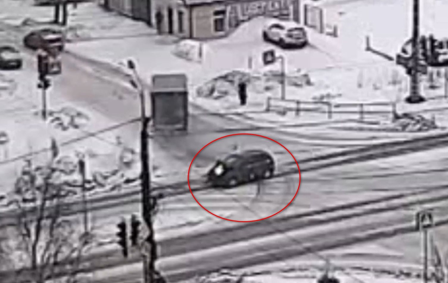 В Петрозаводске автомобиль загорелся после столкновения с фургоном