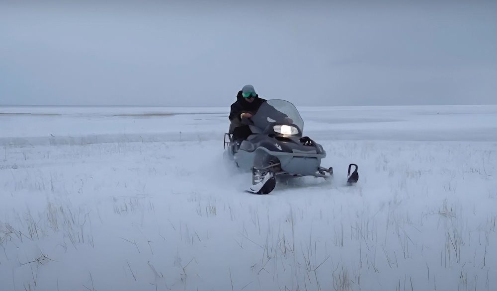В Карелии спасатели ищут провалившегося под лёд мужчину