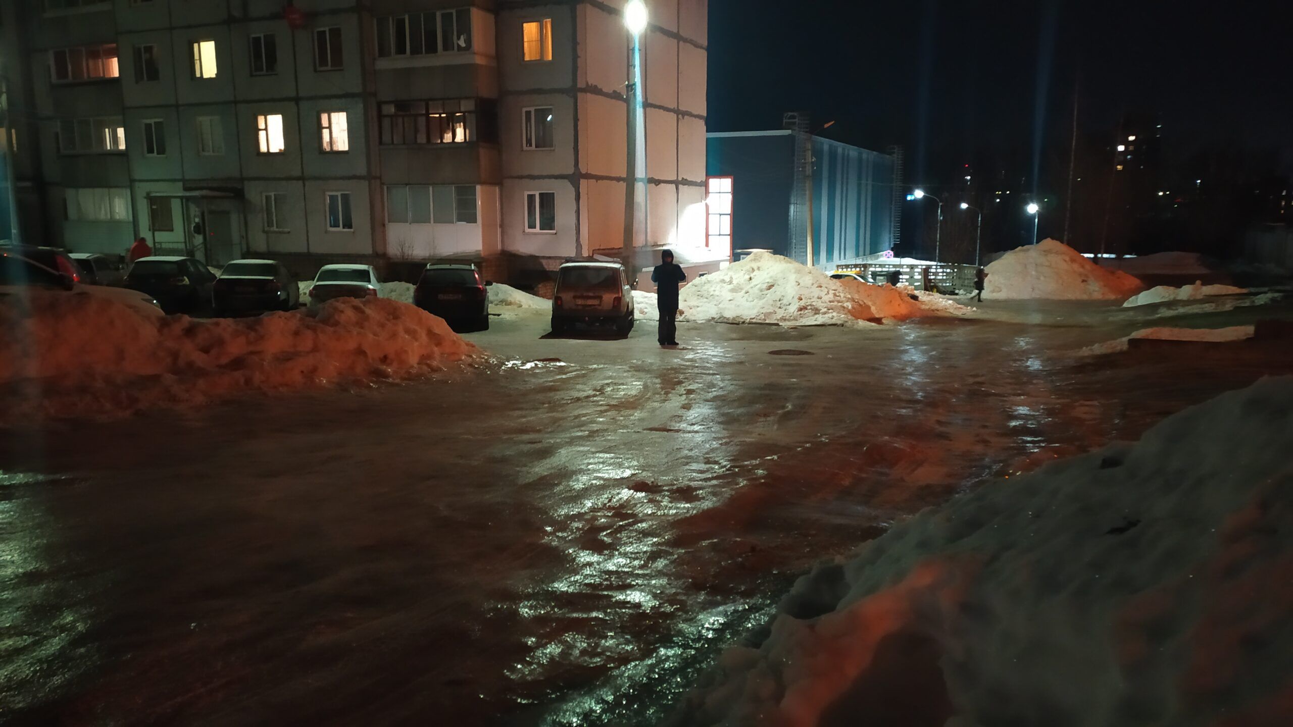Жители Петрозаводска массово жалуются на гололед