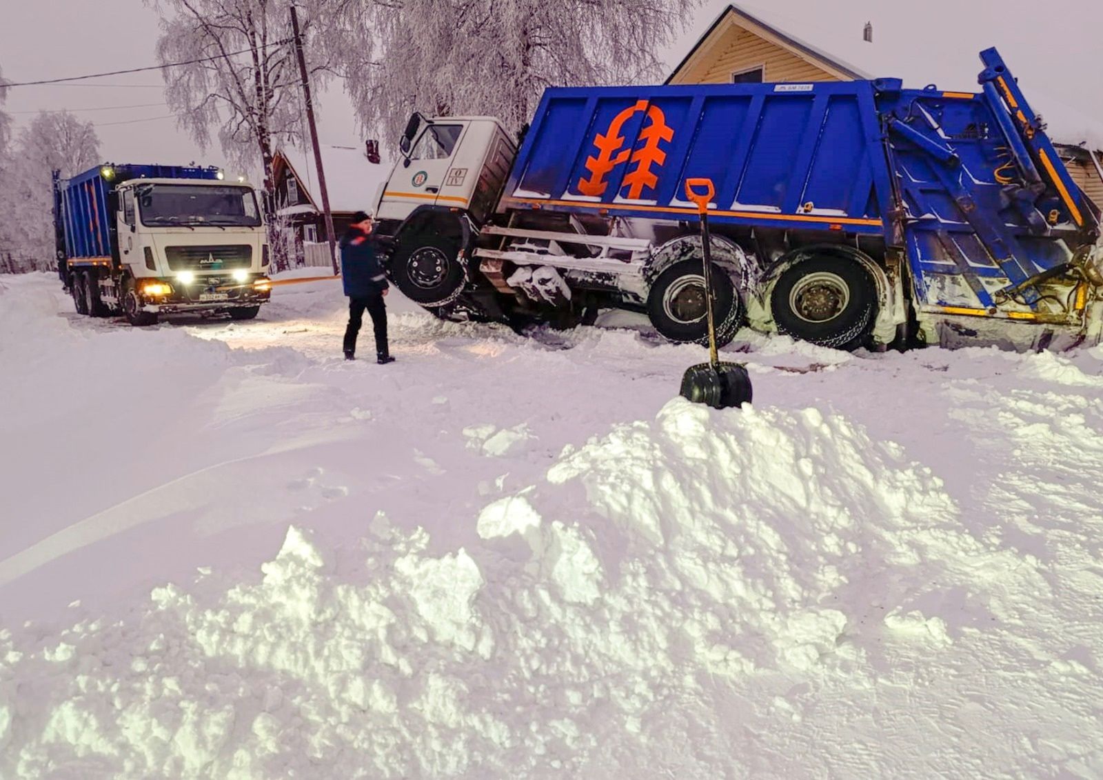 300 часов в снежном плену провели мусоровозы с начала года в Карелии